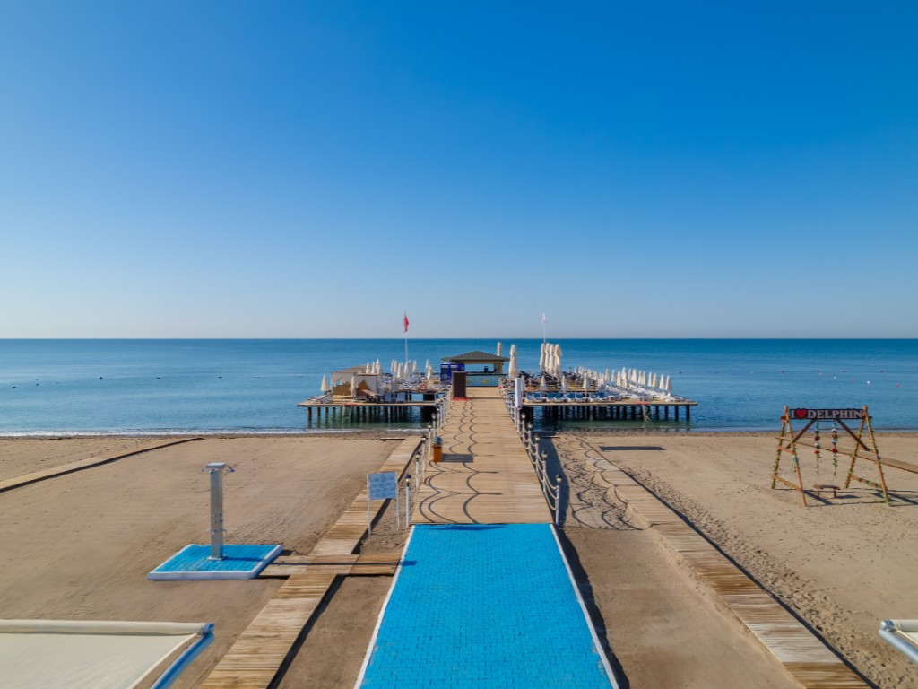 Piren utanför hotellet