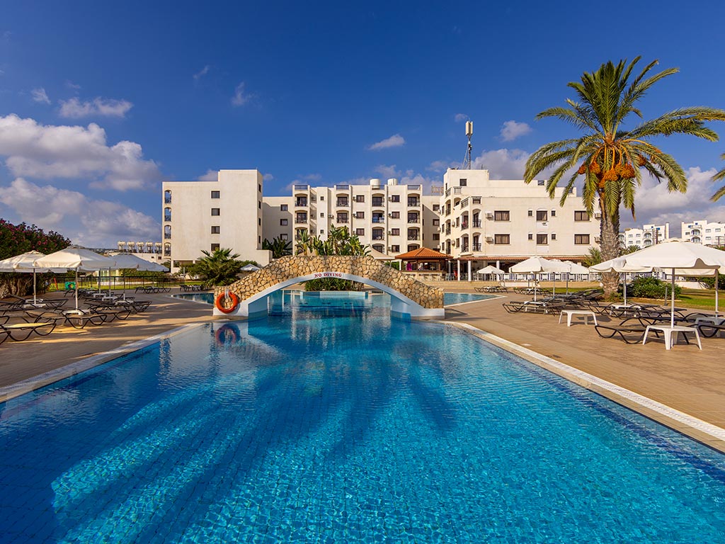 Hotellet och poolområdet