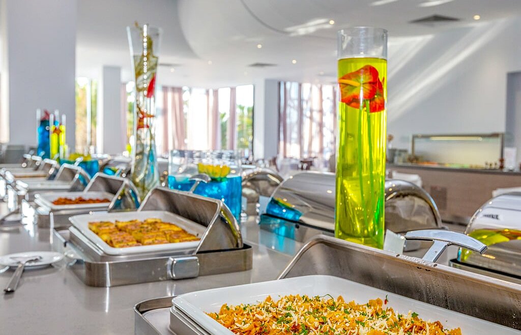 Varma rätter i All Inclusive-buffén