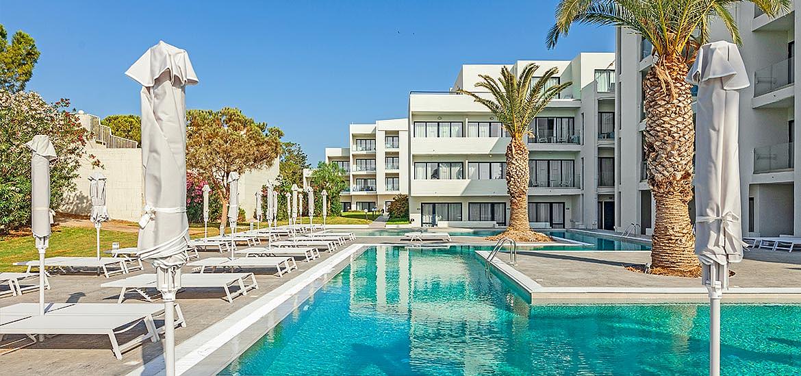 blue-sea-holiday-village-stilrent-familjehotell-n-ra-rhodos-l-ngsta