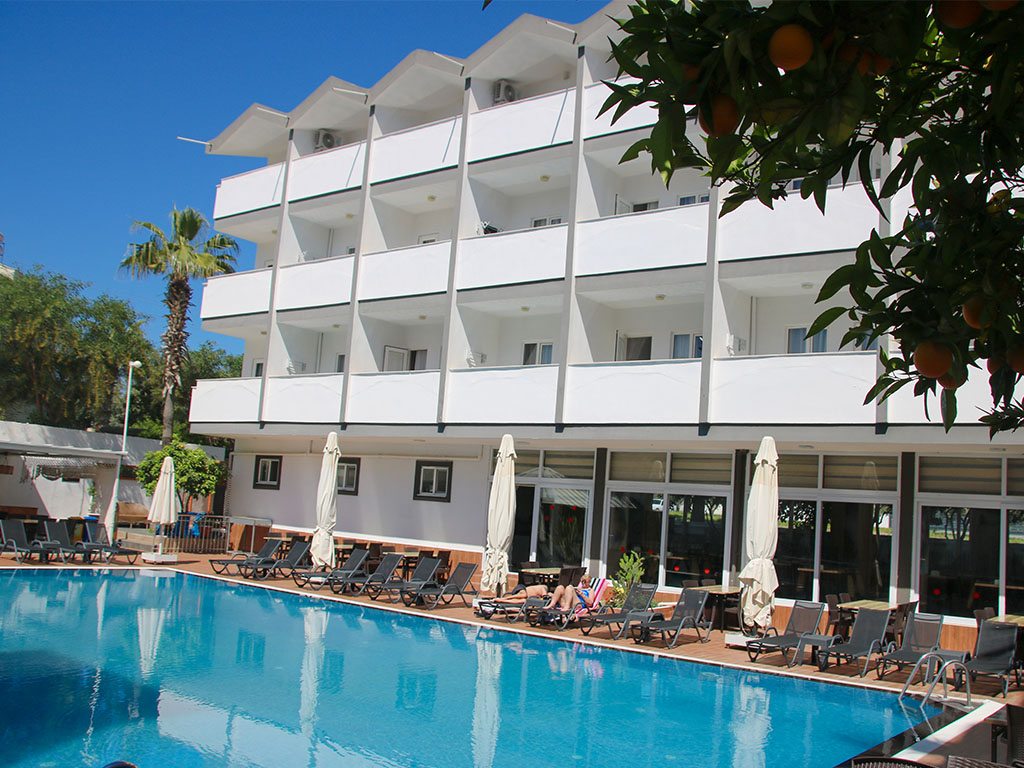 Hotellet och poolområdet